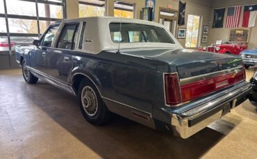 Lincoln-Town-Car-1985-Sedan-4