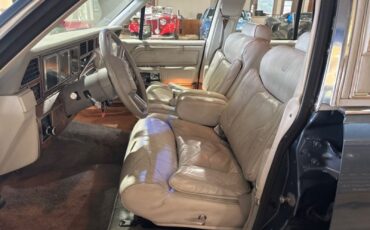 Lincoln-Town-Car-1985-Sedan-6