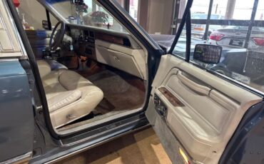 Lincoln-Town-Car-1985-Sedan-9