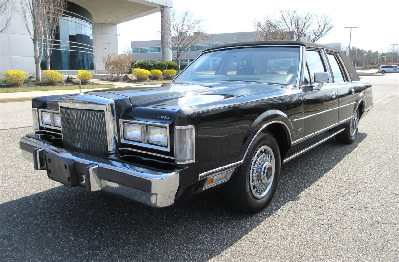 Lincoln Town Car 1988 Sedan