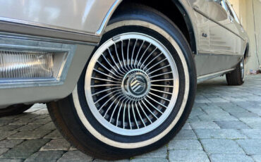 Lincoln-Town-Car-1989-Sedan-1