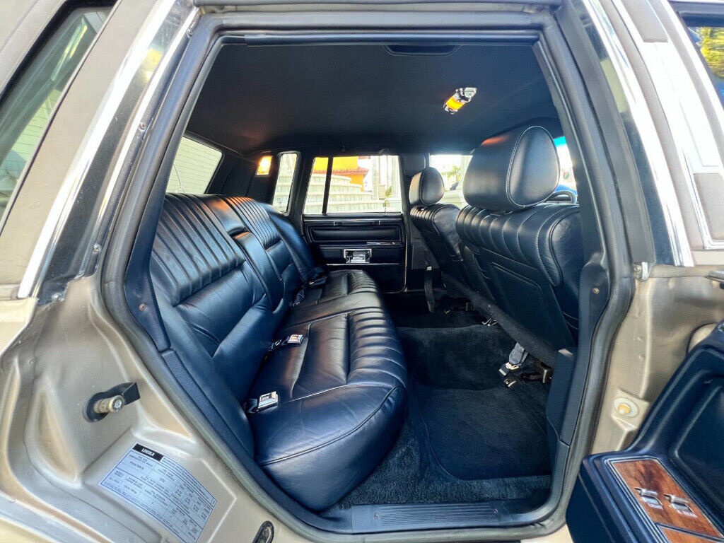 Lincoln-Town-Car-1989-Sedan-10