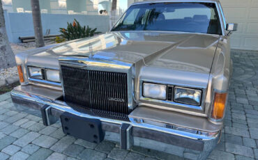 Lincoln-Town-Car-1989-Sedan-12
