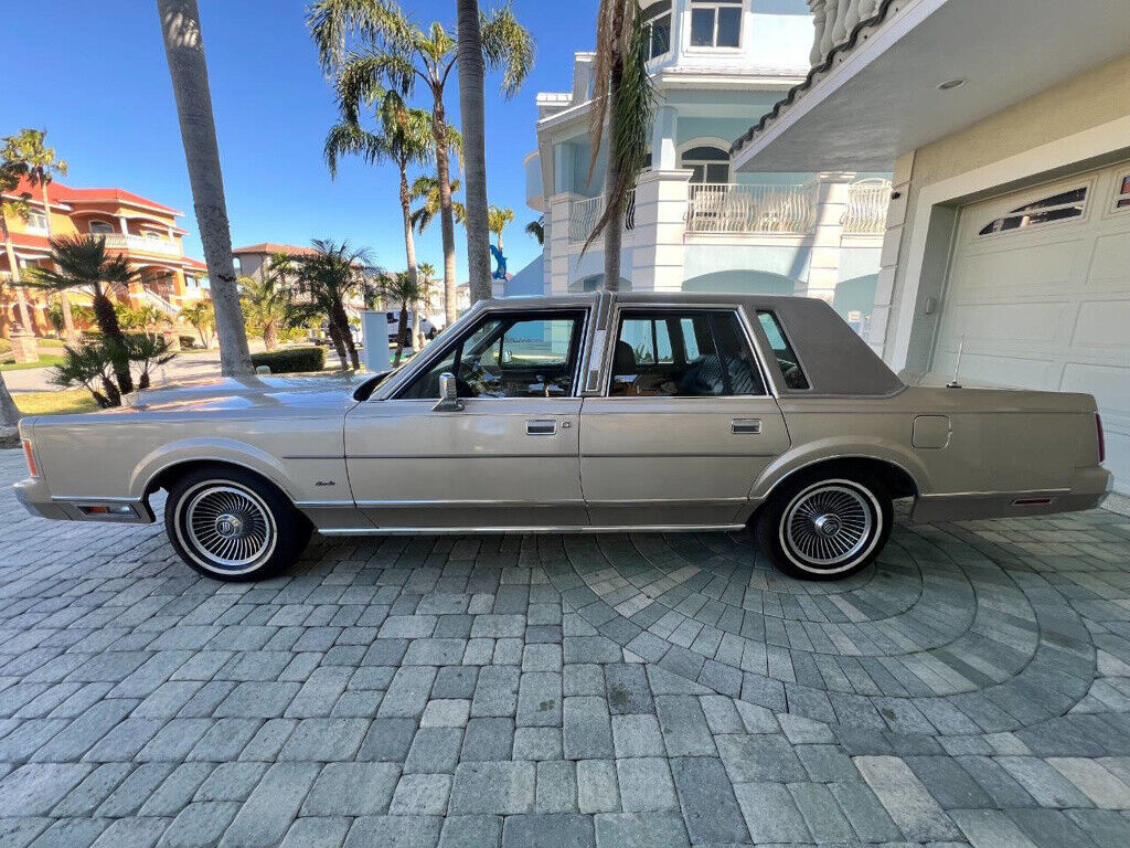 Lincoln-Town-Car-1989-Sedan-17