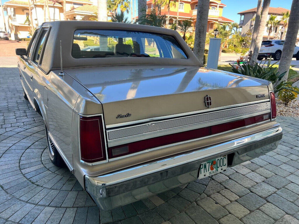 Lincoln-Town-Car-1989-Sedan-20