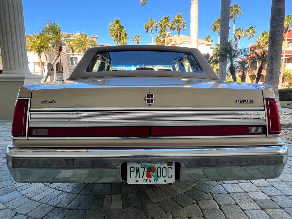 Lincoln-Town-Car-1989-Sedan-22