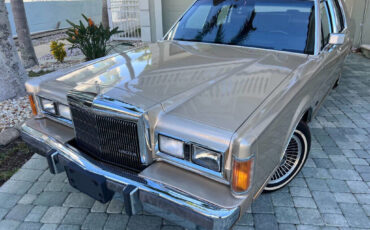 Lincoln-Town-Car-1989-Sedan-3