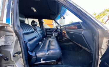 Lincoln-Town-Car-1989-Sedan-9