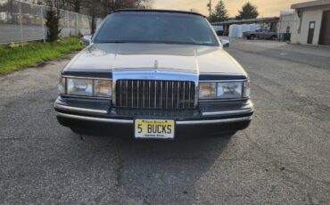 Lincoln-Town-Car-1994-Sedan-2