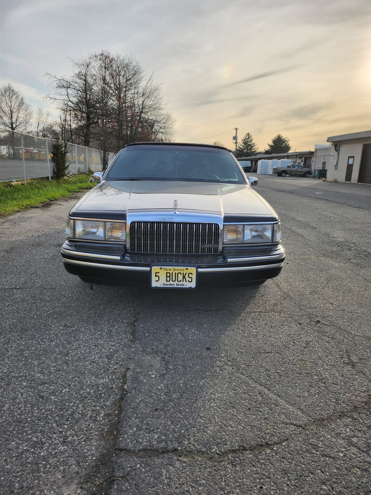 Lincoln-Town-Car-1994-Sedan-2