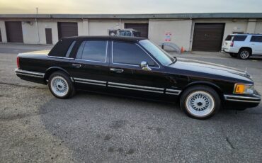 Lincoln-Town-Car-1994-Sedan-3