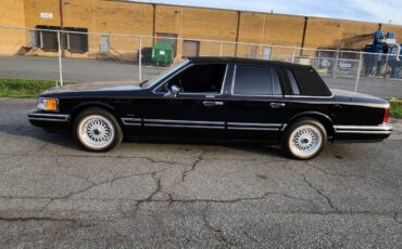 Lincoln-Town-Car-1994-Sedan
