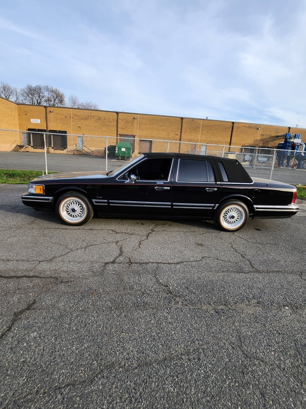 Lincoln-Town-Car-1994-Sedan
