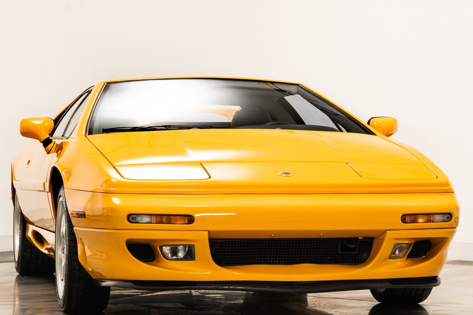 Lotus-Esprit-1995-2D-Coupe-1