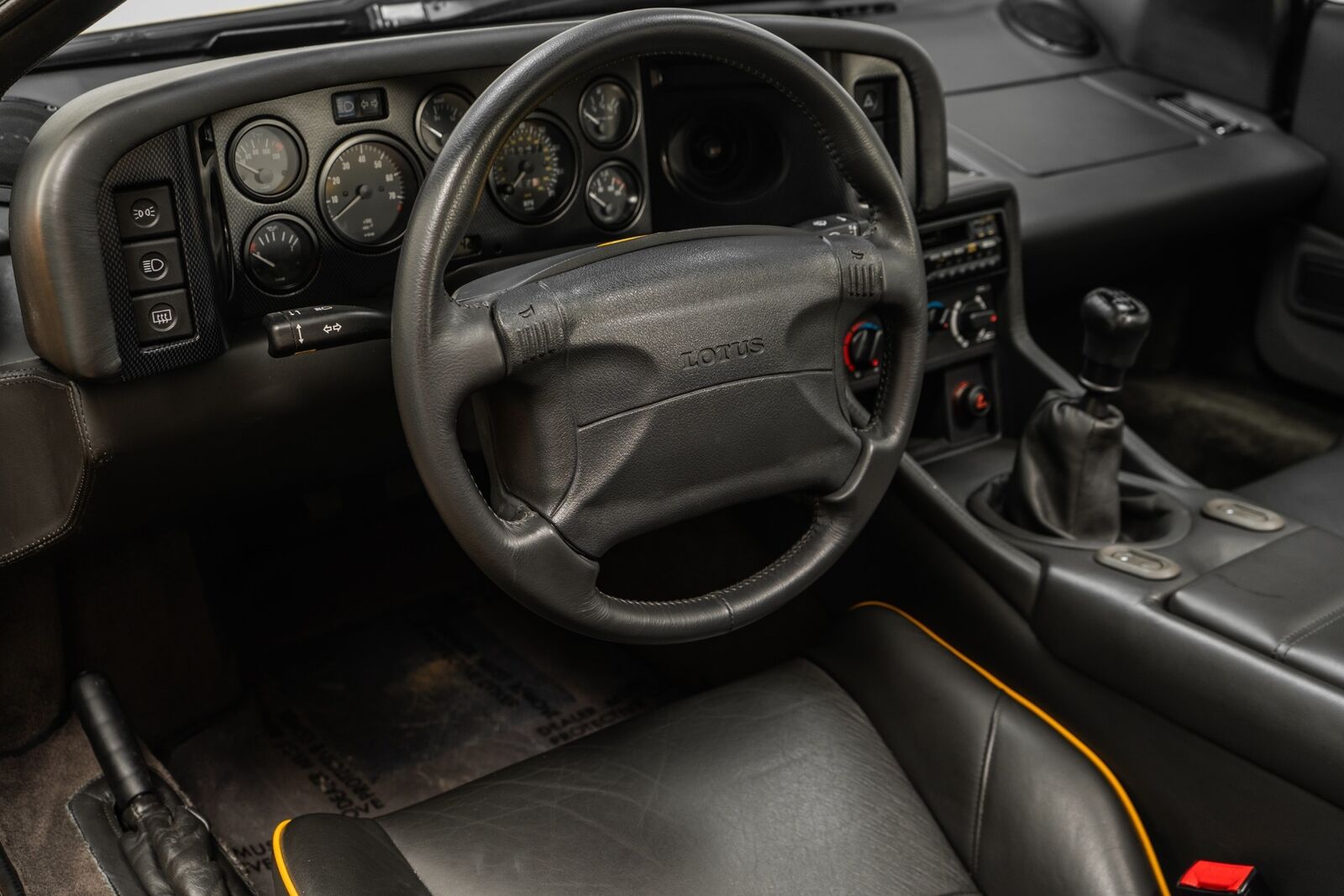 Lotus-Esprit-1995-2D-Coupe-11