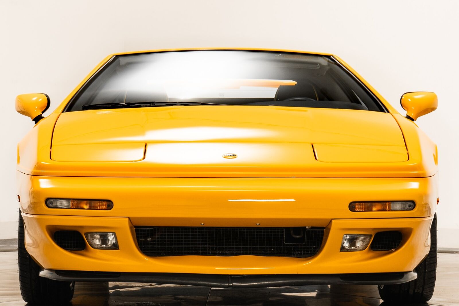 Lotus-Esprit-1995-2D-Coupe-2