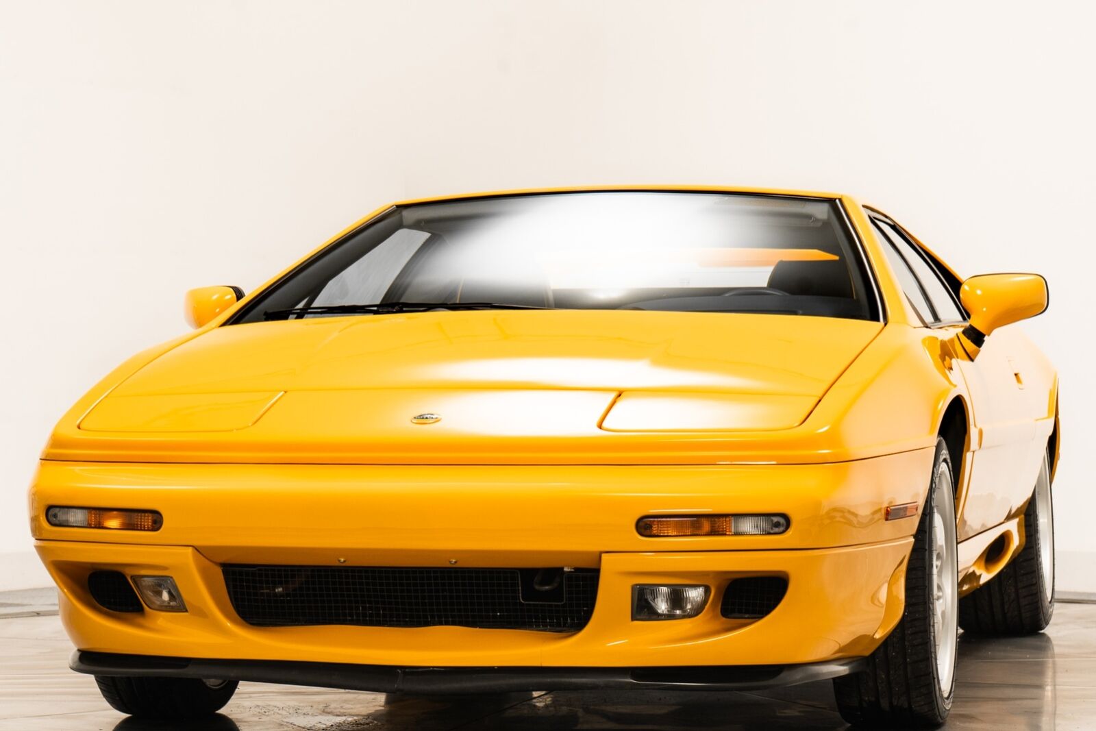 Lotus-Esprit-1995-2D-Coupe-3