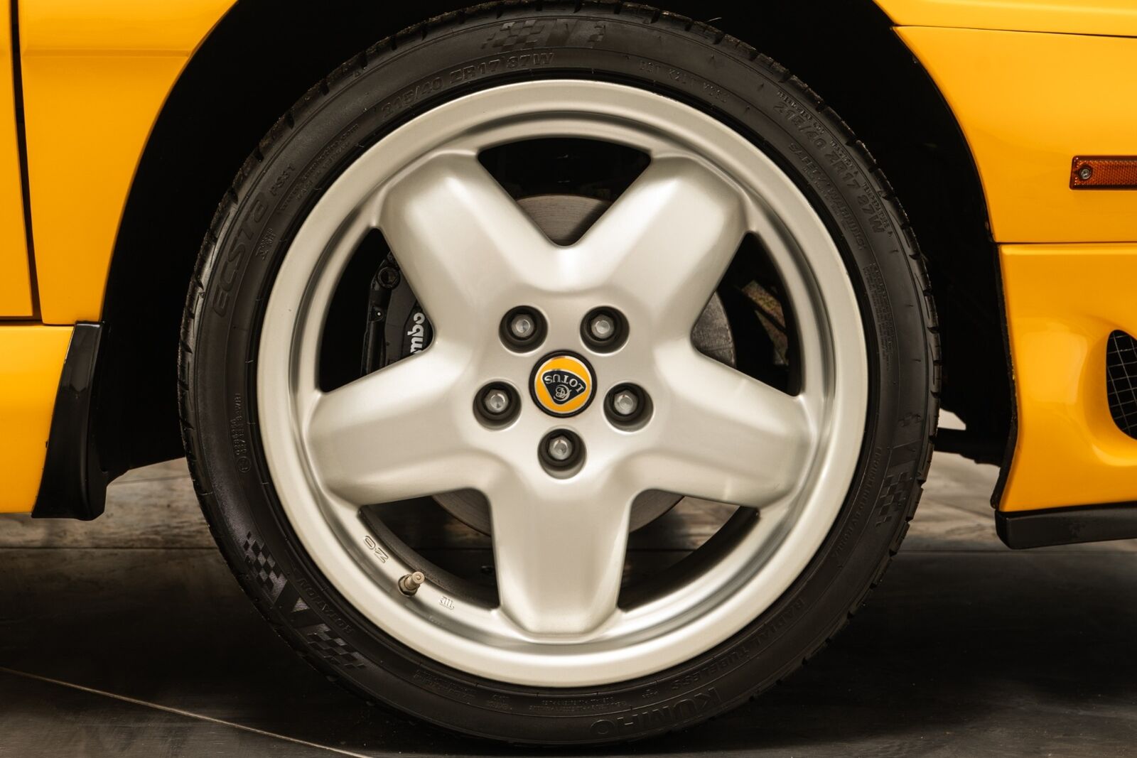 Lotus-Esprit-1995-2D-Coupe-34