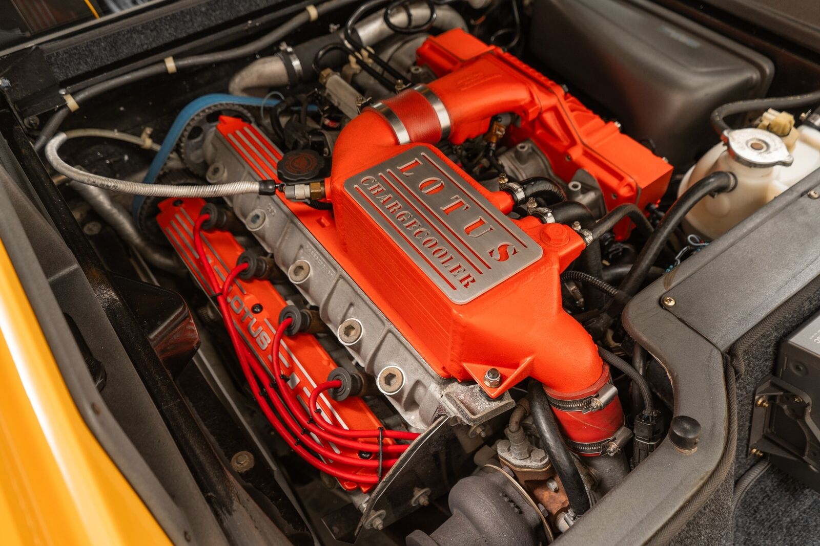 Lotus-Esprit-1995-2D-Coupe-36