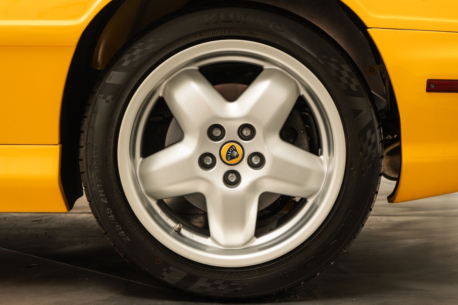 Lotus-Esprit-1995-2D-Coupe-9