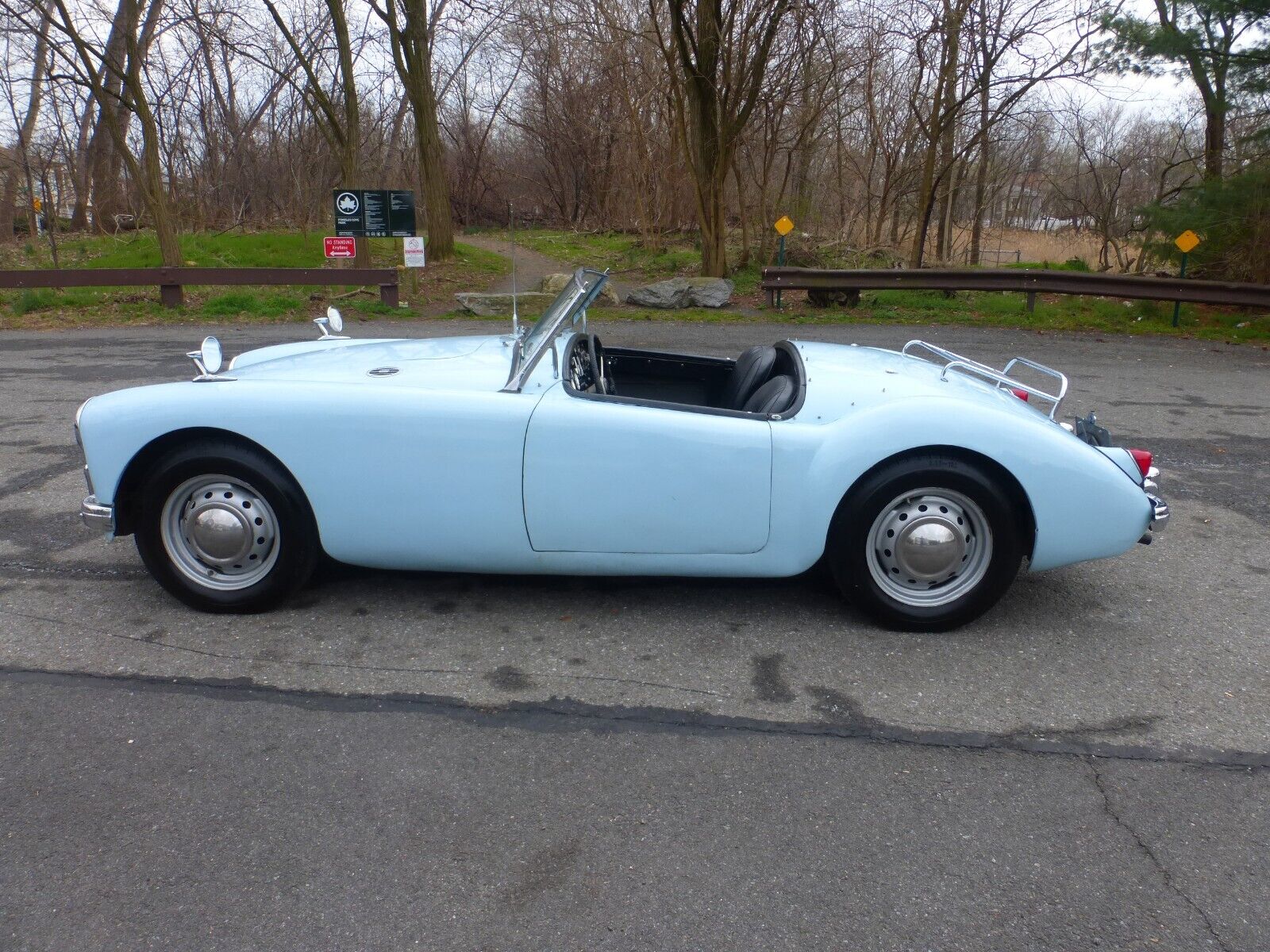 MG-MGA-1957-Convertible-1