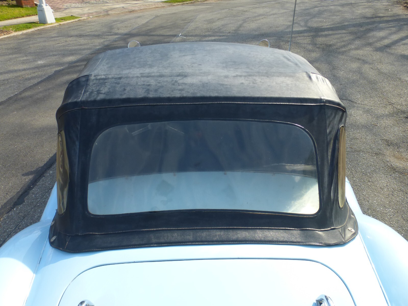 MG-MGA-1957-Convertible-27
