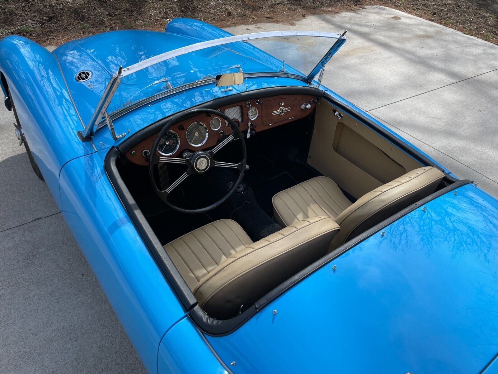MG-MGA-1961-Convertible-18
