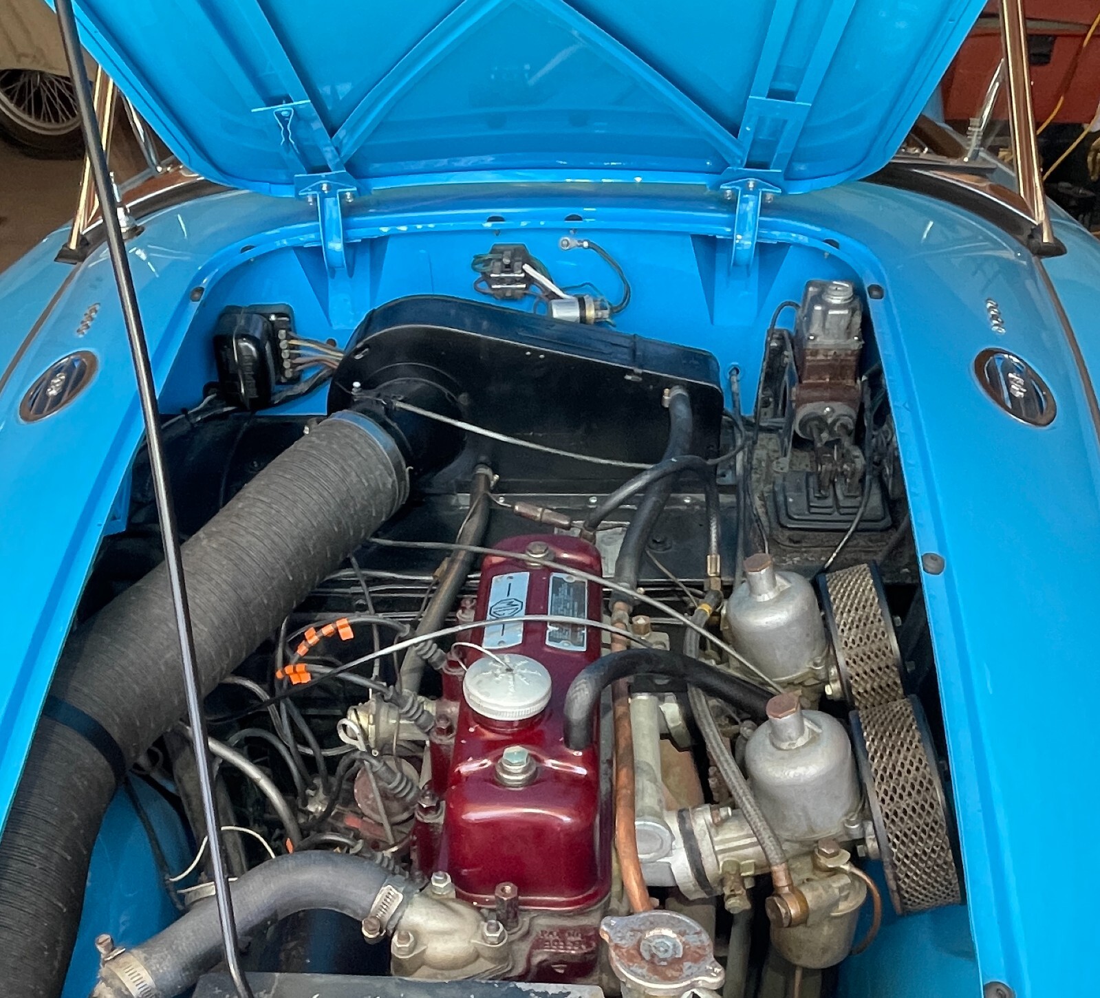 MG-MGA-1961-Convertible-5