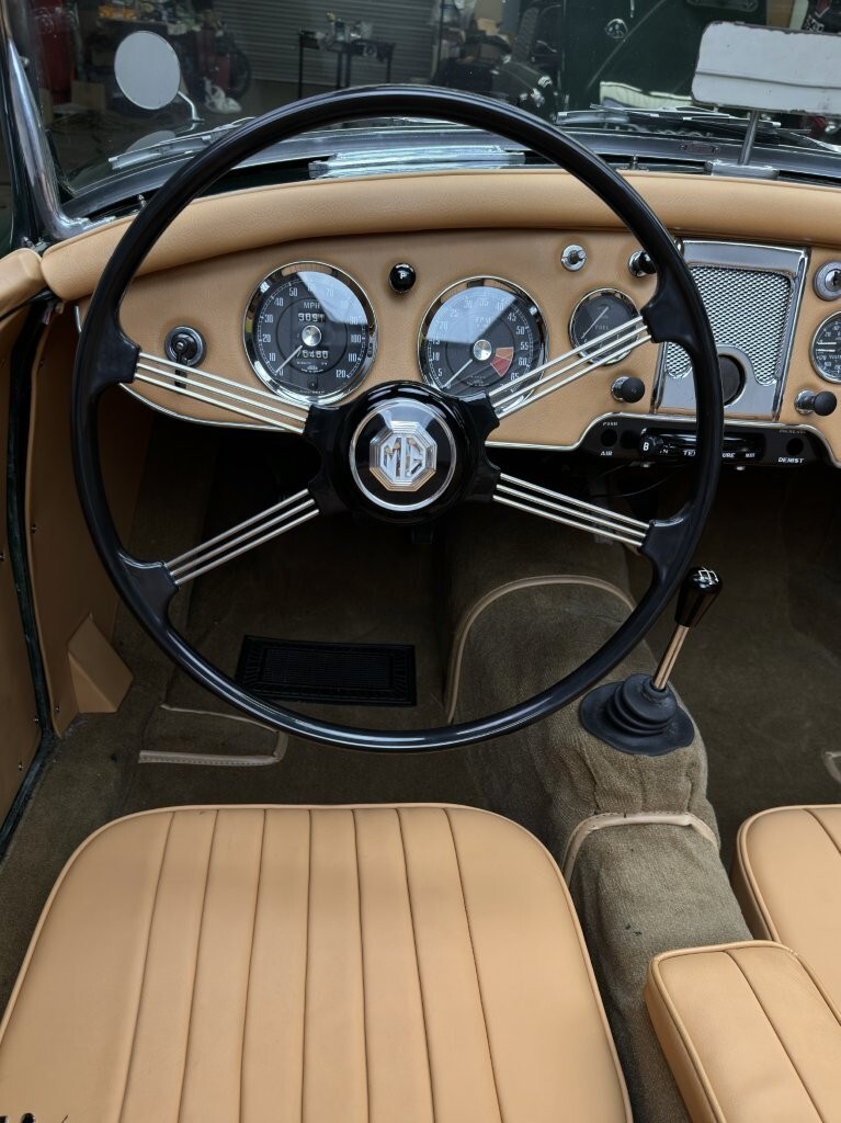 MG-MGA-1962-25