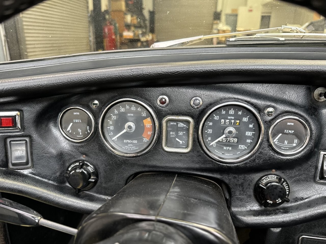 MG-MGB-1969-Convertible-10