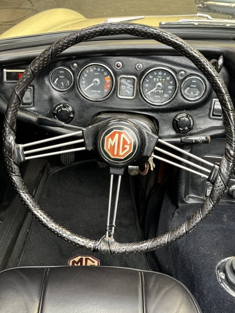 MG-MGB-1969-Convertible-11