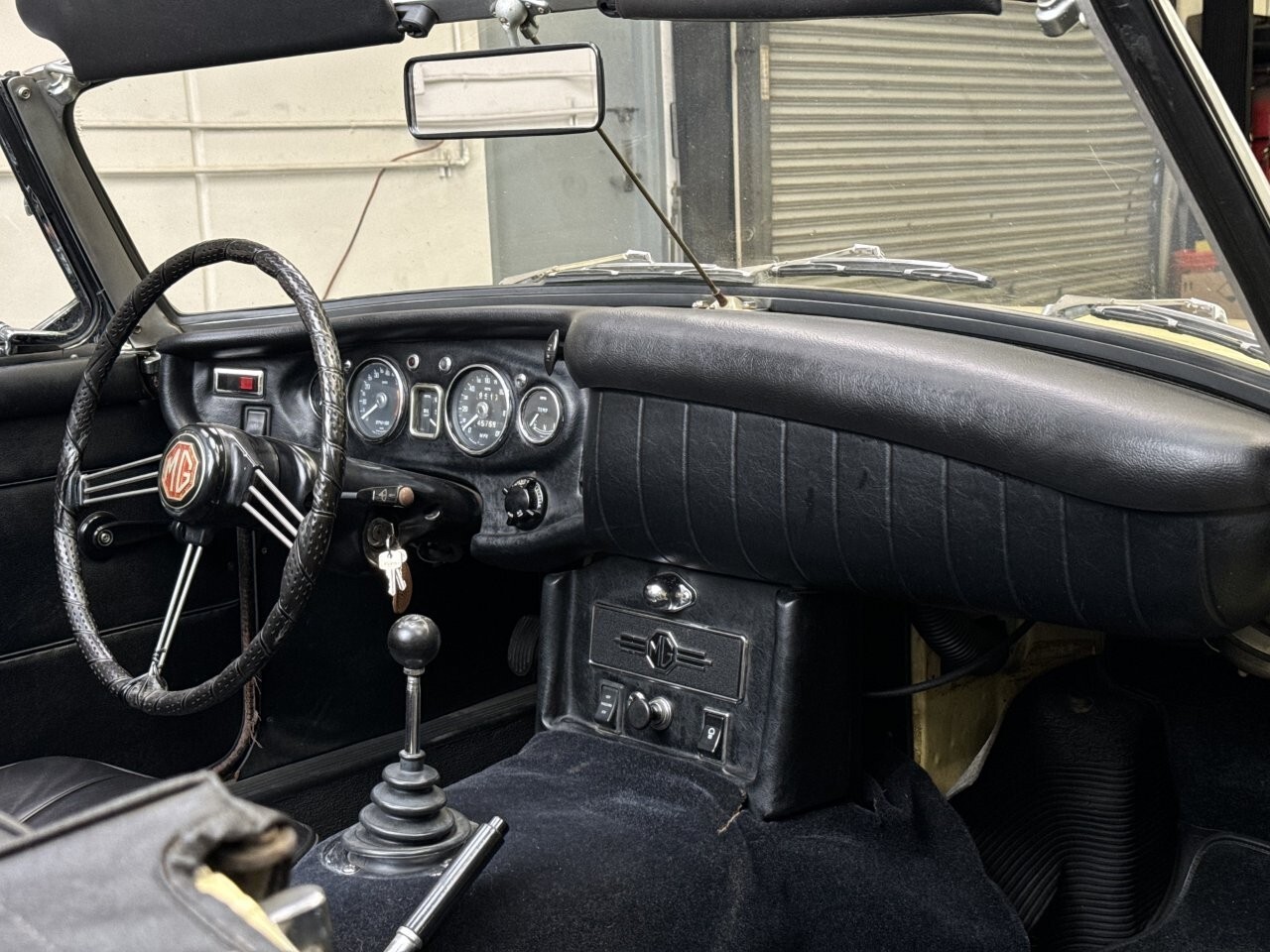 MG-MGB-1969-Convertible-12