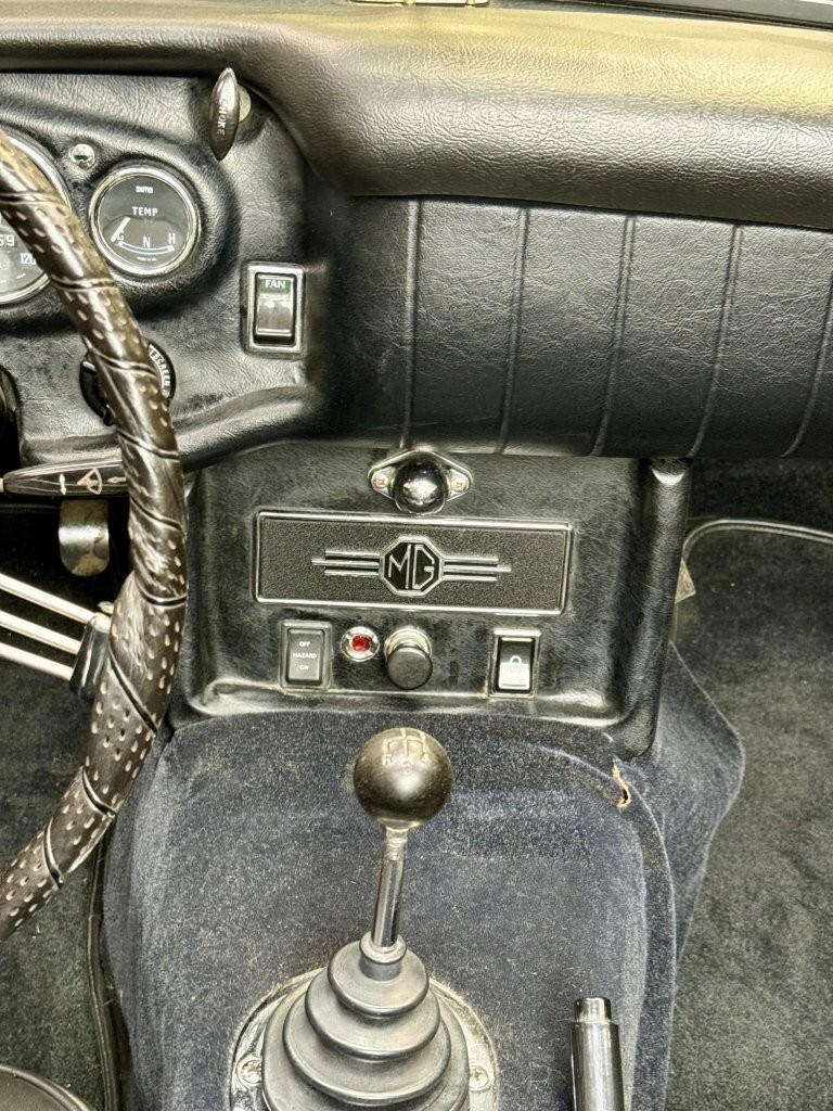 MG-MGB-1969-Convertible-13
