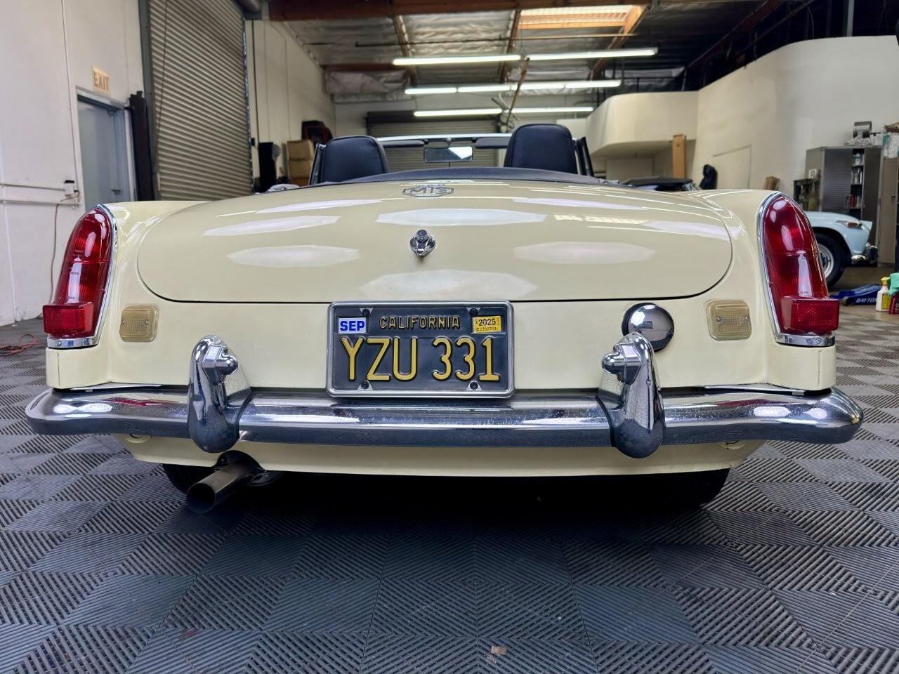 MG-MGB-1969-Convertible-3