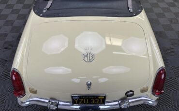 MG-MGB-1969-Convertible-4