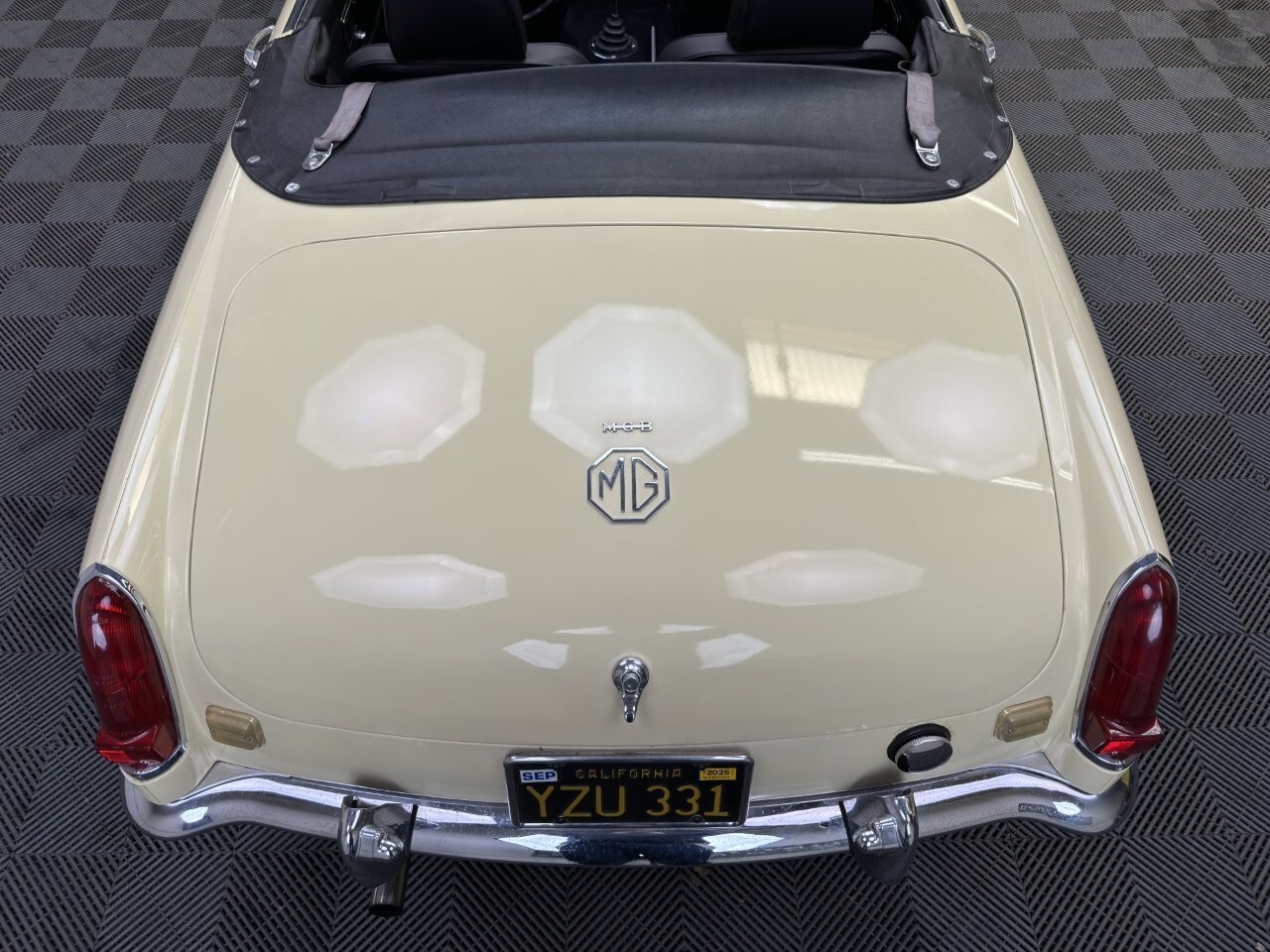 MG-MGB-1969-Convertible-4