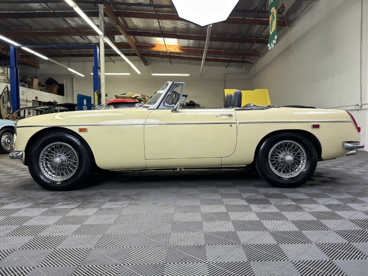MG-MGB-1969-Convertible-6