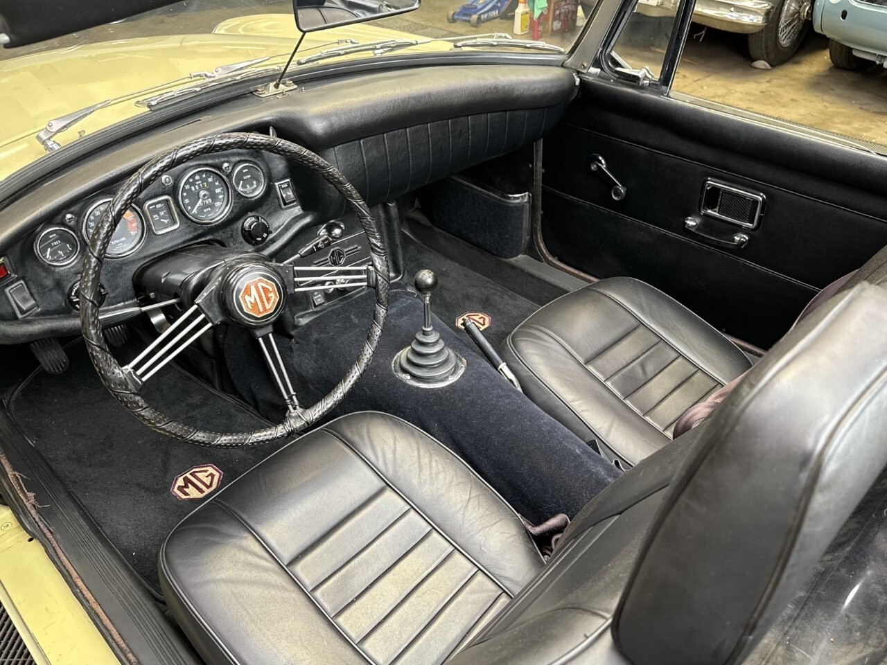 MG-MGB-1969-Convertible-9