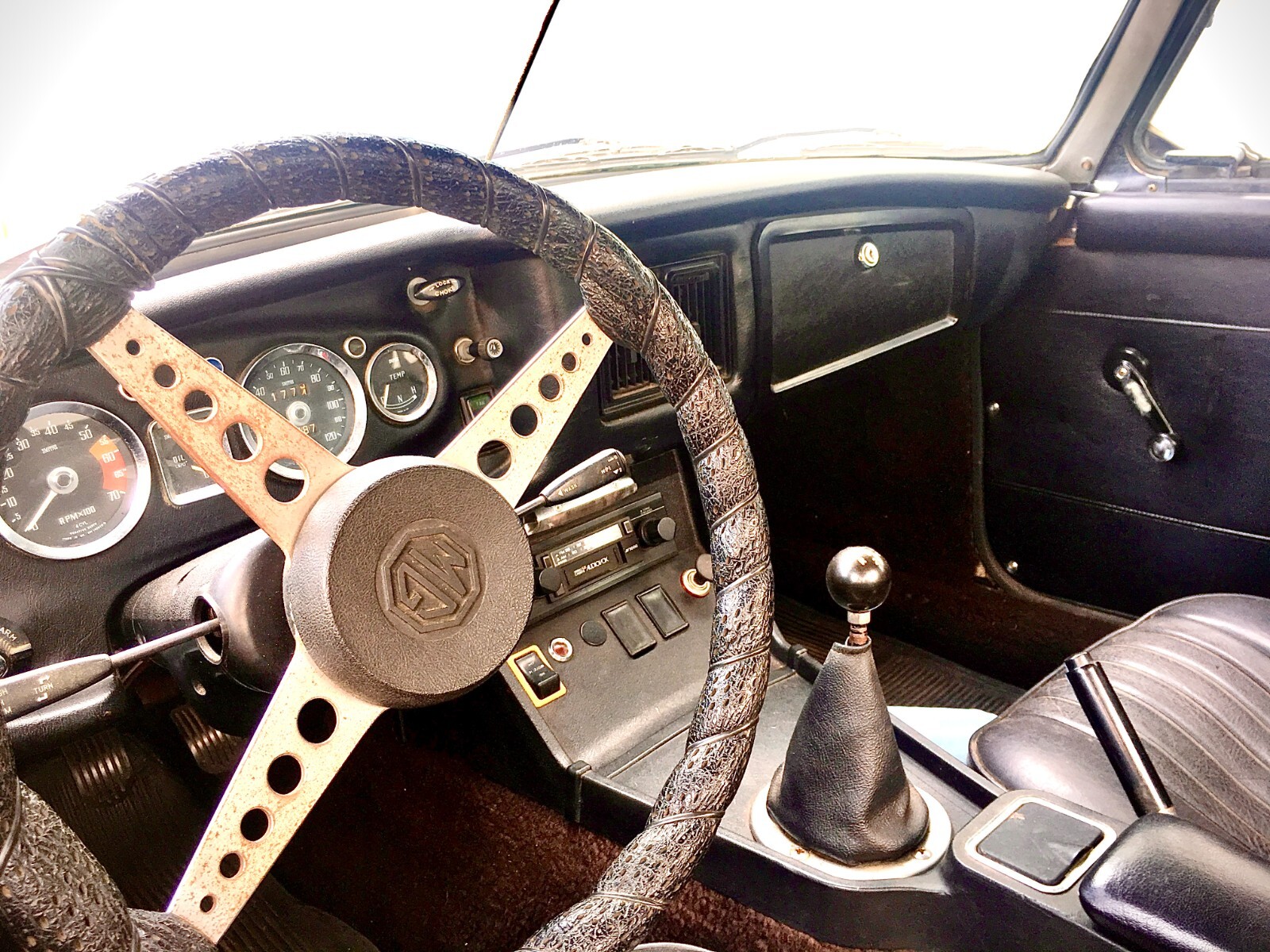 MG-MGB-1972-Convertible-8