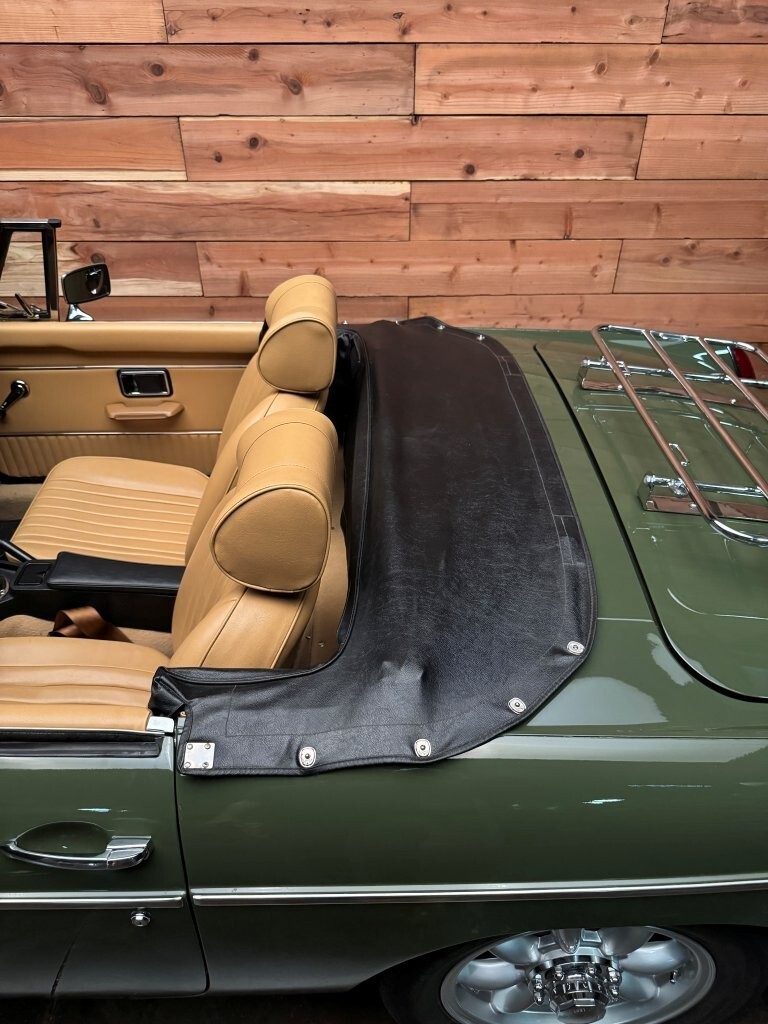 MG-MGB-1974-Convertible-18