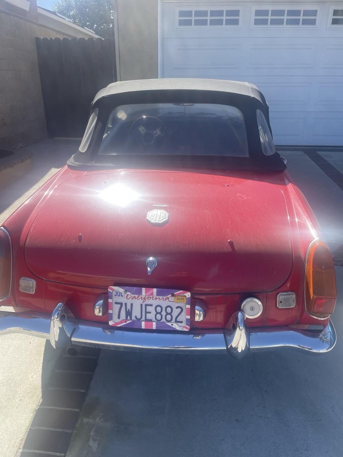 MG-MGB-1974-Convertible-2