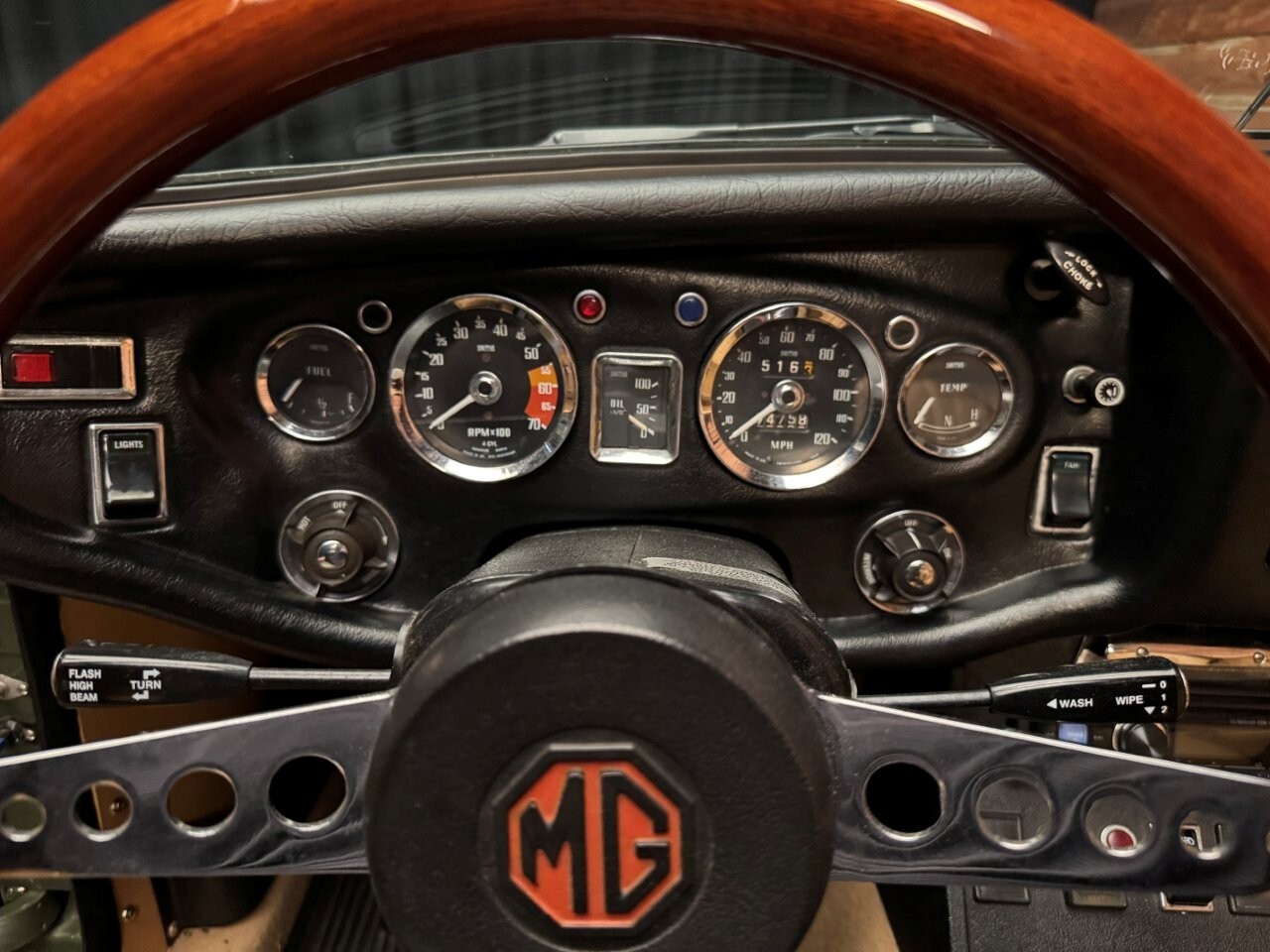 MG-MGB-1974-Convertible-20