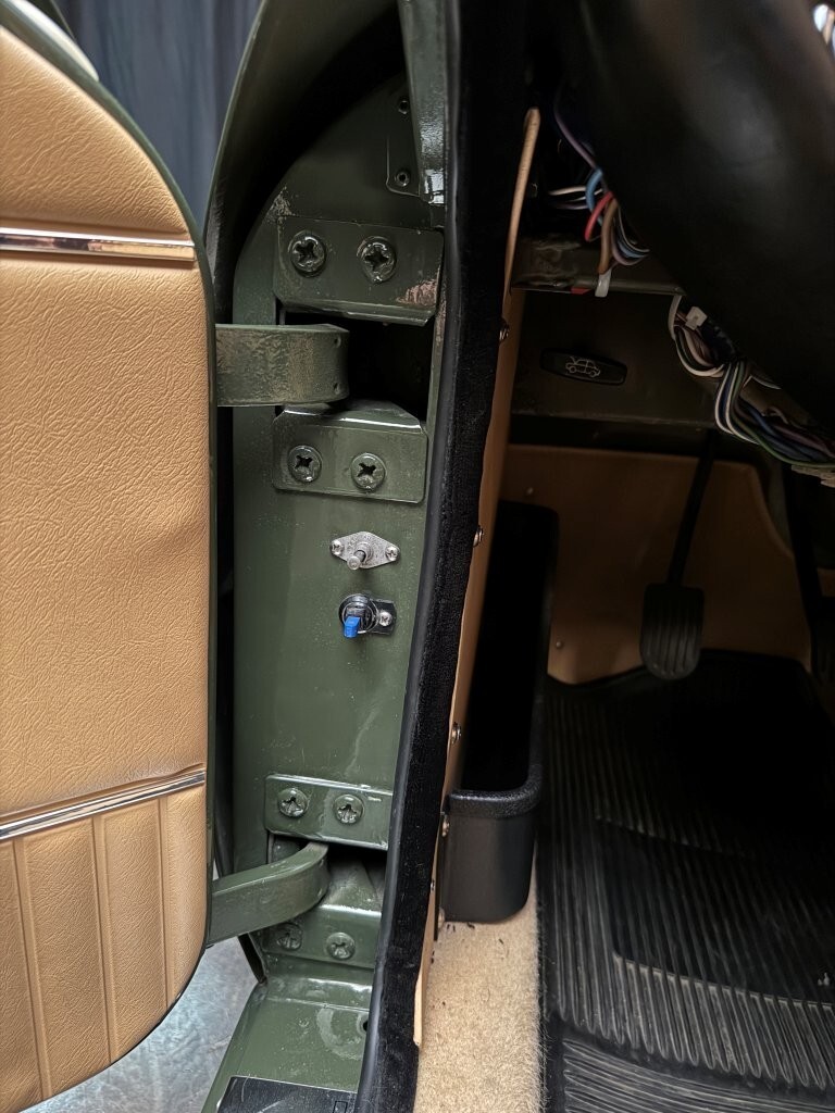 MG-MGB-1974-Convertible-23
