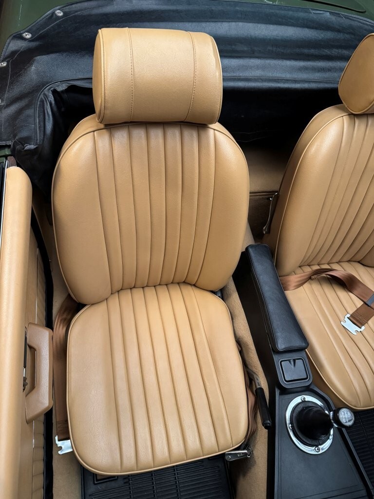 MG-MGB-1974-Convertible-26
