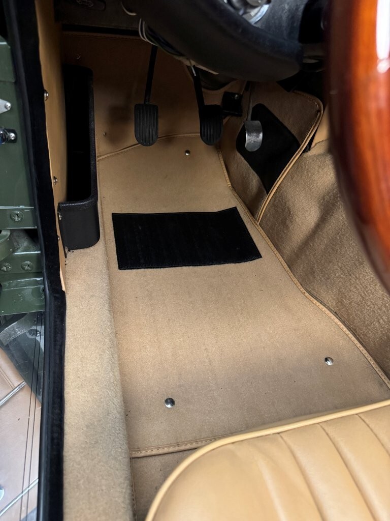 MG-MGB-1974-Convertible-29