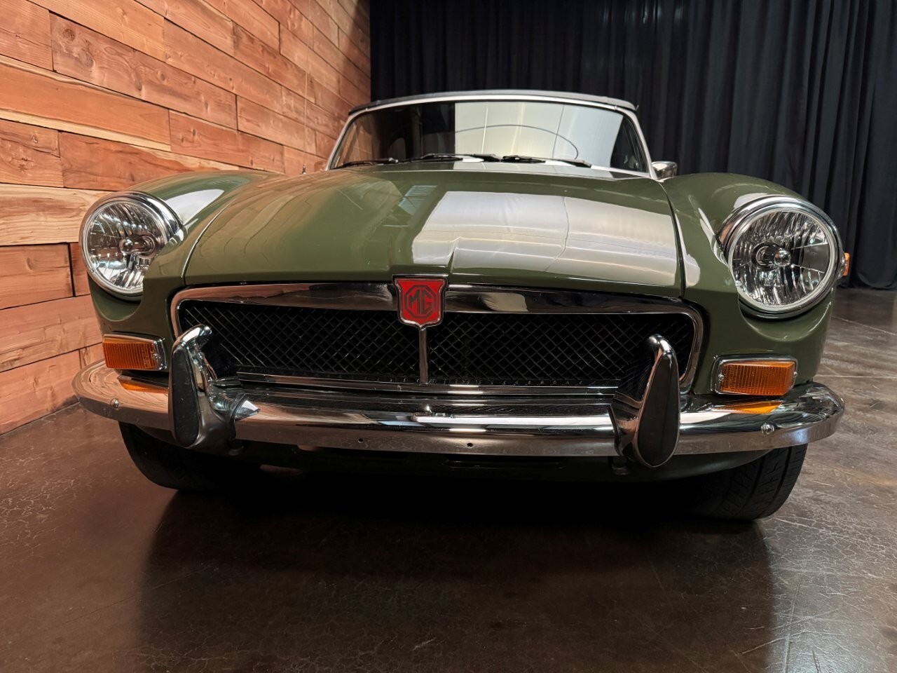 MG-MGB-1974-Convertible-4