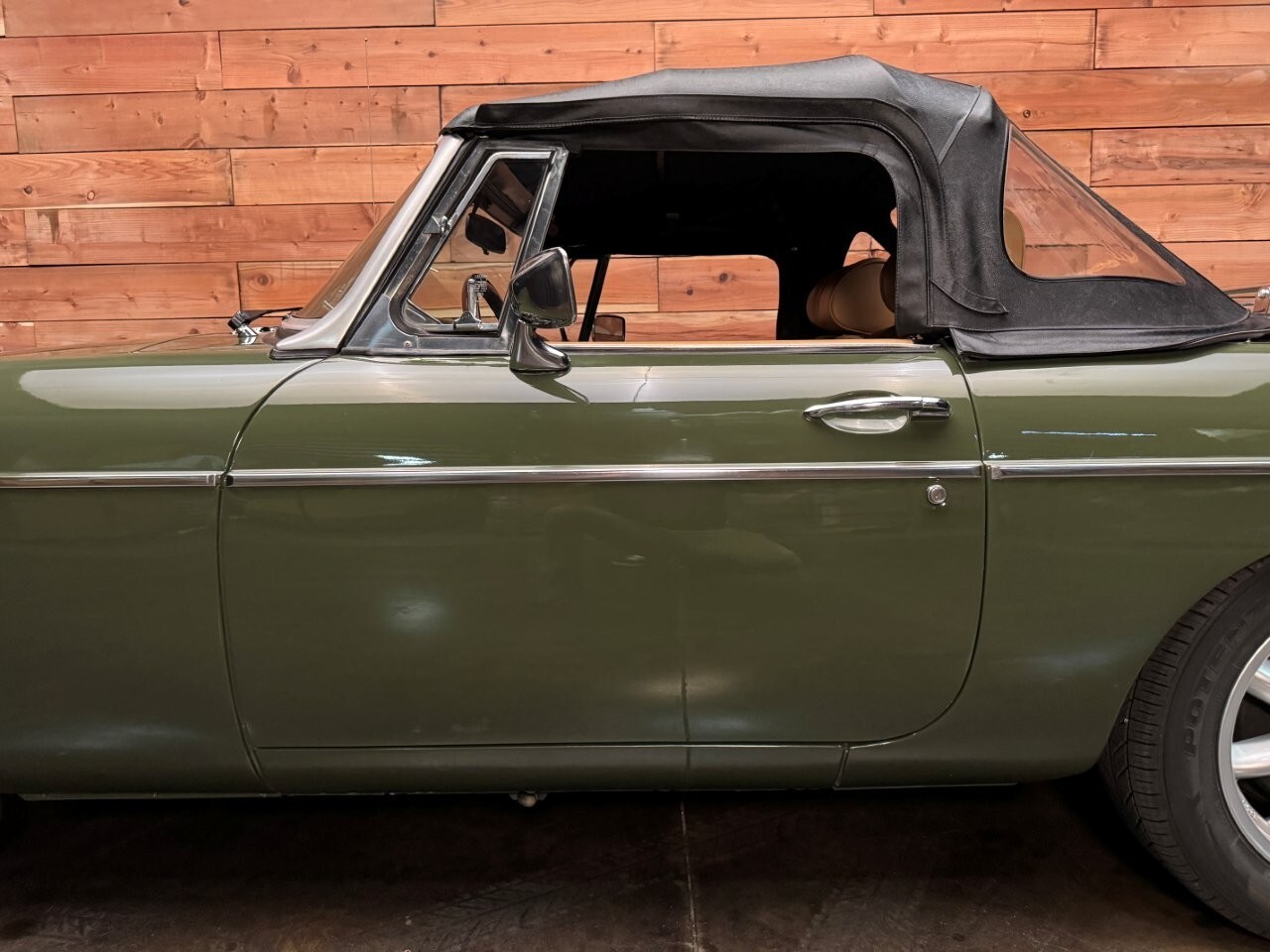 MG-MGB-1974-Convertible-6