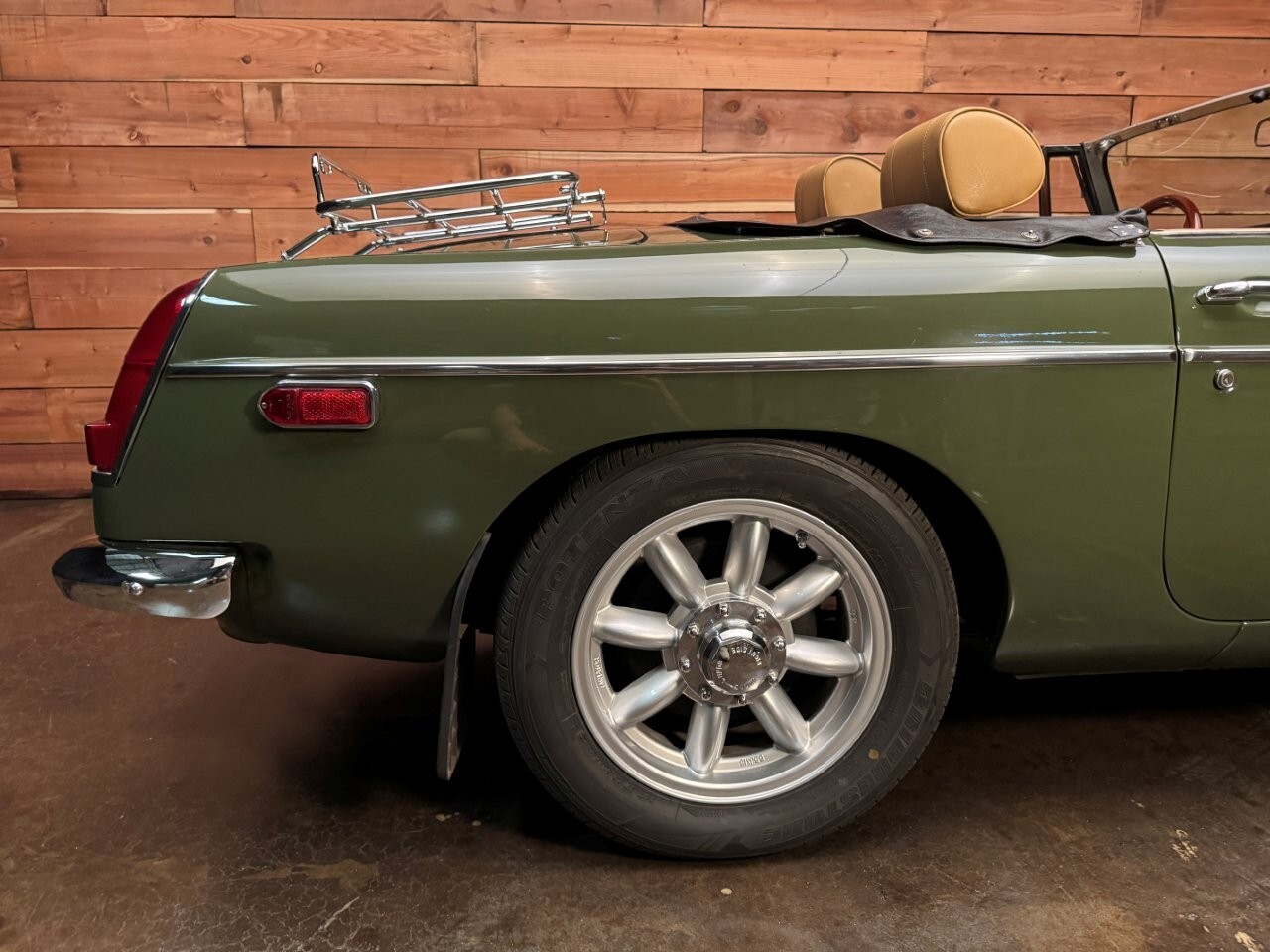 MG-MGB-1974-Convertible-9