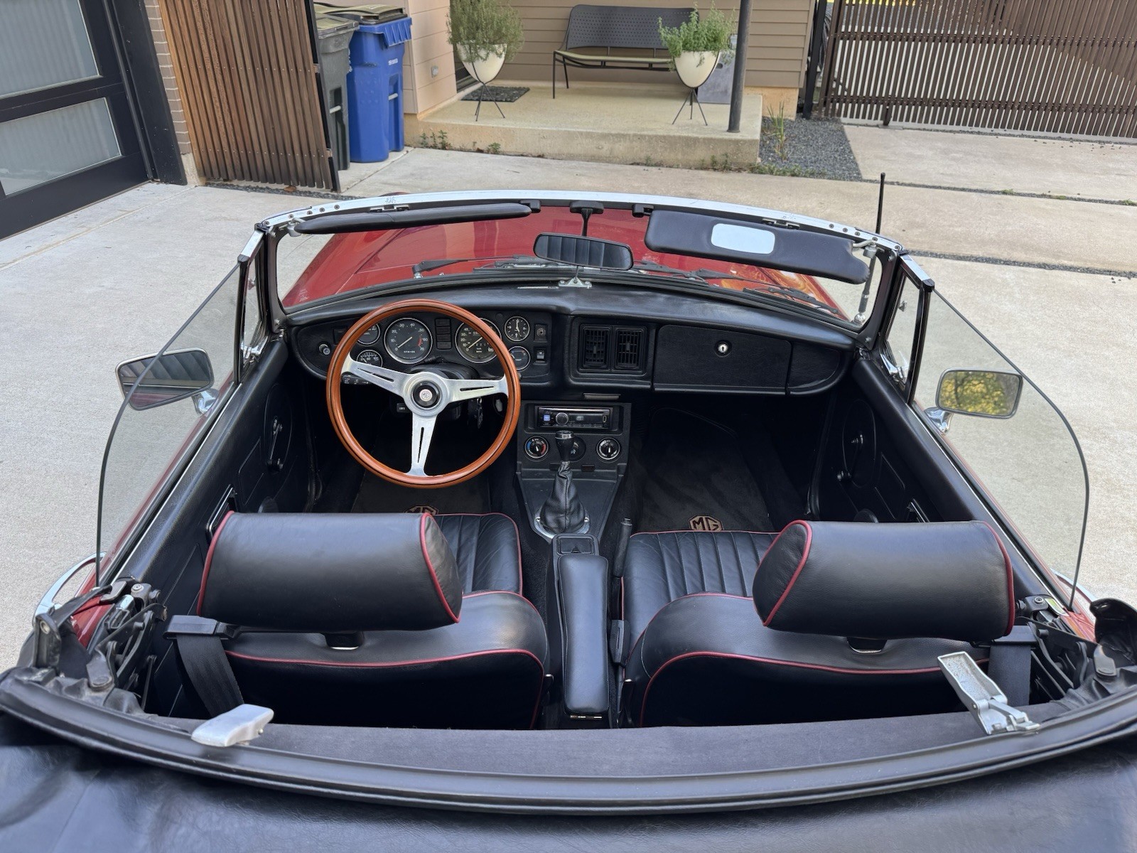 MG-MGB-1977-Convertible-11