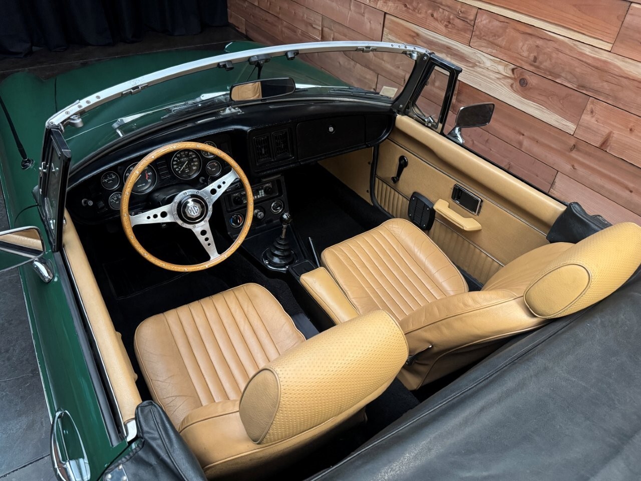 MG-MGB-1977-Convertible-16